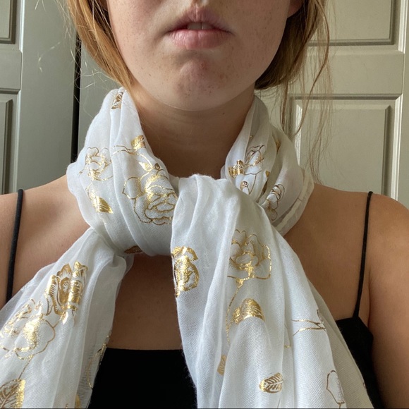 Gold Rose Scarf - Picture 2 of 2
